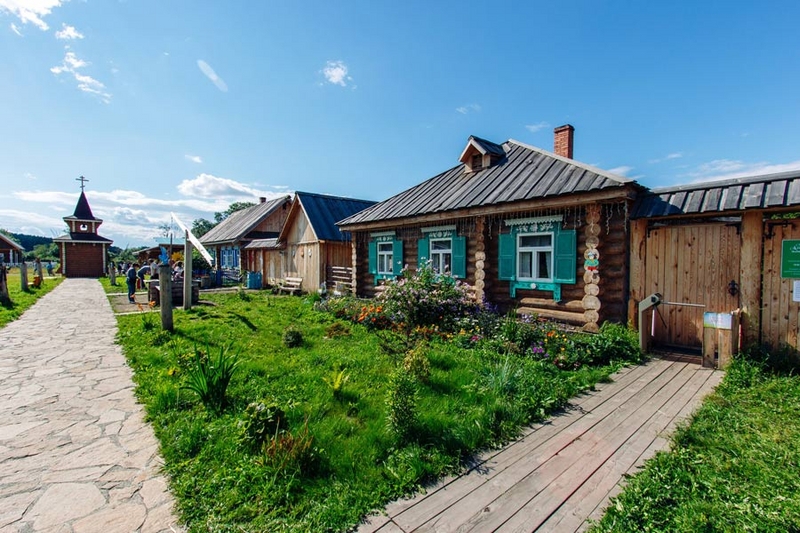 Достопримечательность на окраине Арамили «Парк сказов»